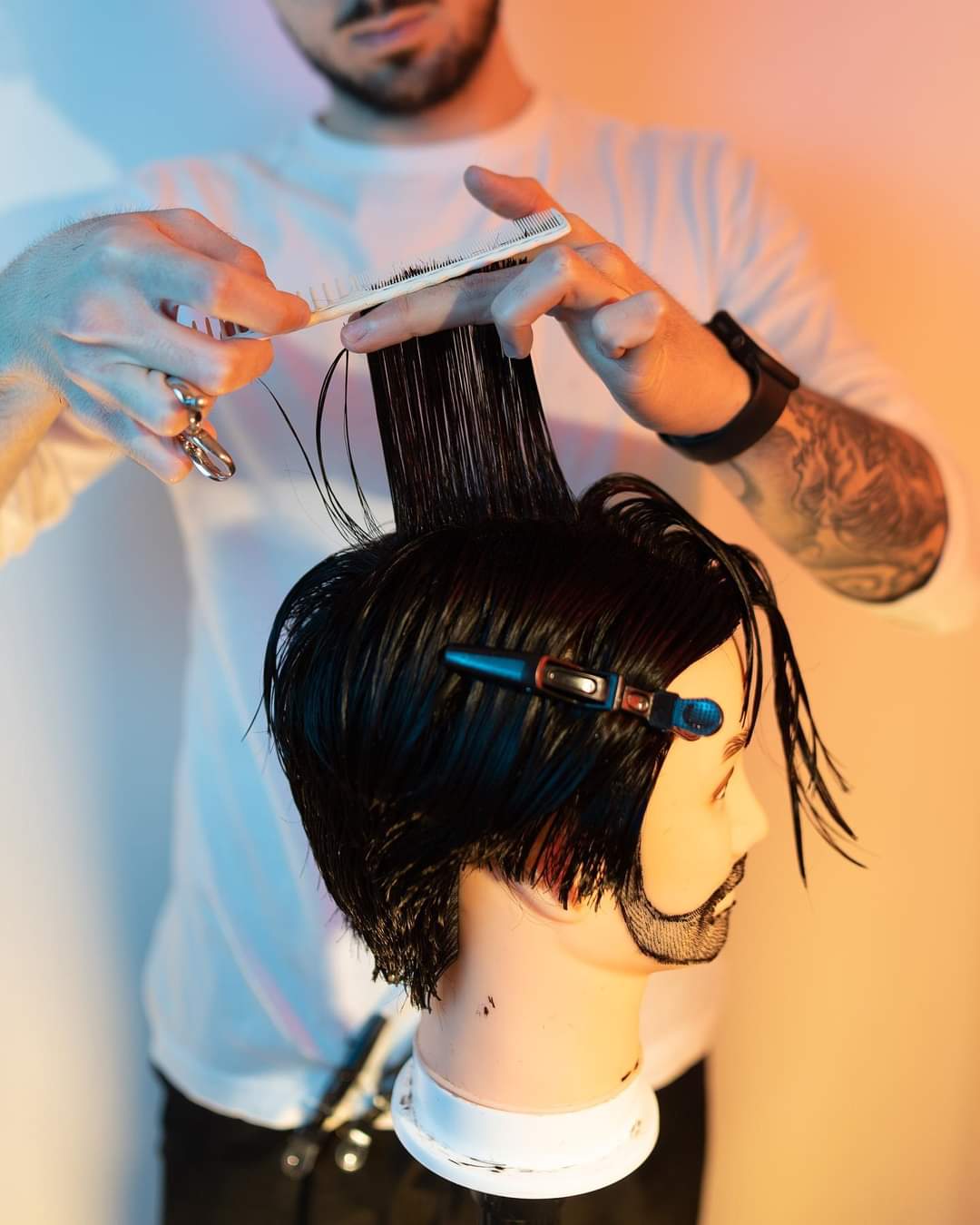 L’Importanza della Formazione per Parrucchieri e Barbieri:  Elevare l’Arte del Taglio e dello Stile